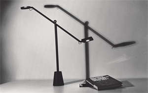 EQUILIBRIST LAMPADA TAVOLO A LED